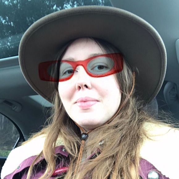 Meet your Posher, Candace - Picture 4 of 4